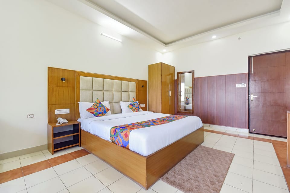 Egyptian cotton sheets, premium bedding, in-room safe, free WiFi