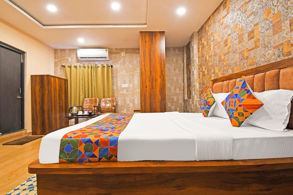 Egyptian cotton sheets, premium bedding, in-room safe, WiFi (free)