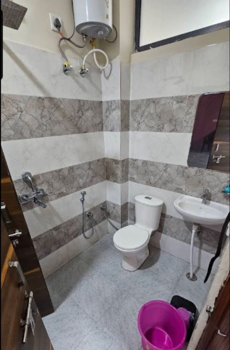 Double Room, Mountain View | Bathroom | Shower, free toiletries, soap