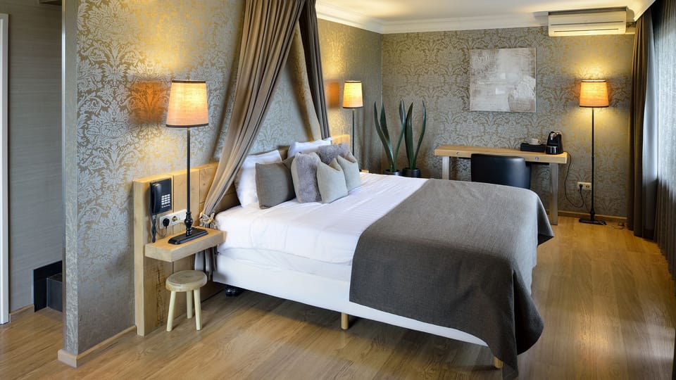 Royal Suite | Premium bedding, in-room safe, desk, blackout drapes