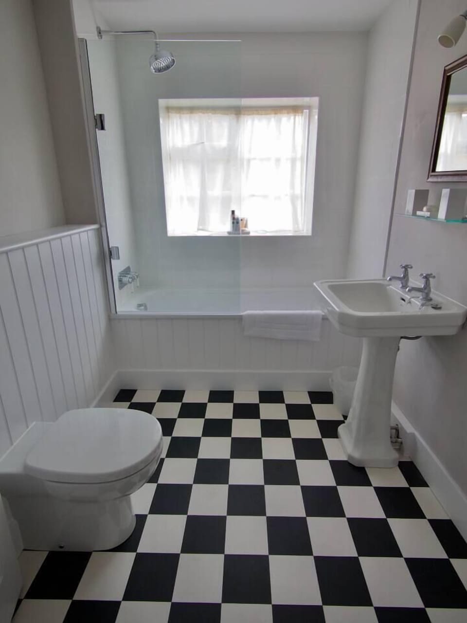 Master en suite bathroom