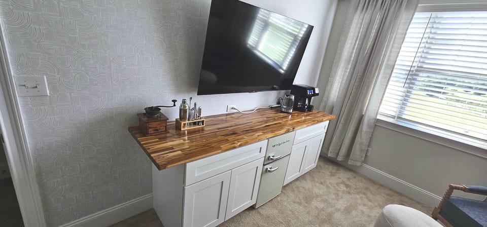 Main Bedroom, King Bed, Coffee Nook, Massive Walk in Closet, Custom Coffee Bar with Mini Fridge