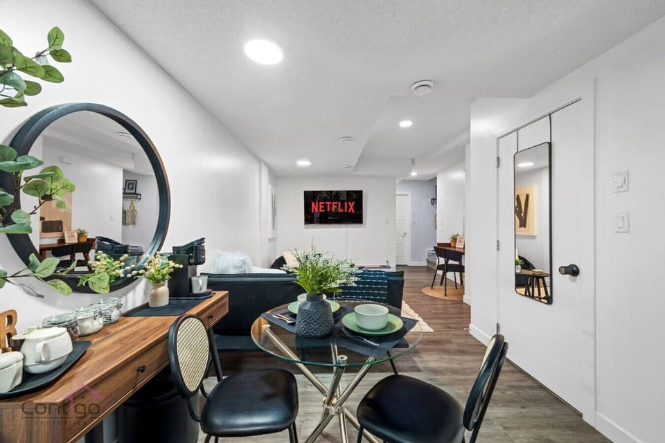 Your perfect urban retreat featuring a smart TV with Netflix, a charming dining table, and modern decor.
