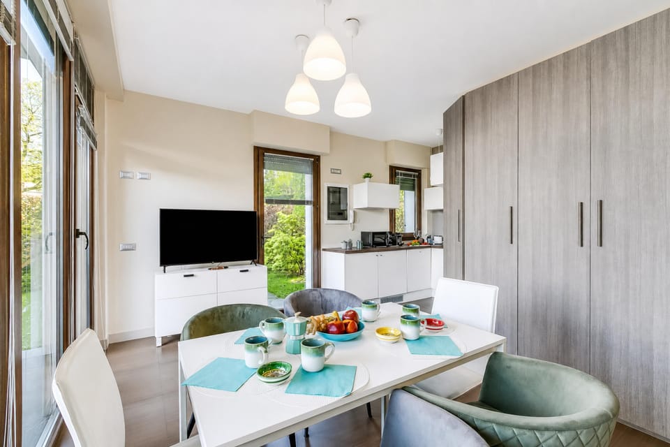 Family Apartment, 2 Bedrooms, 2 Bathrooms, Mountainside (Aquavista Pool and Lake Maggiore View) | Dining room