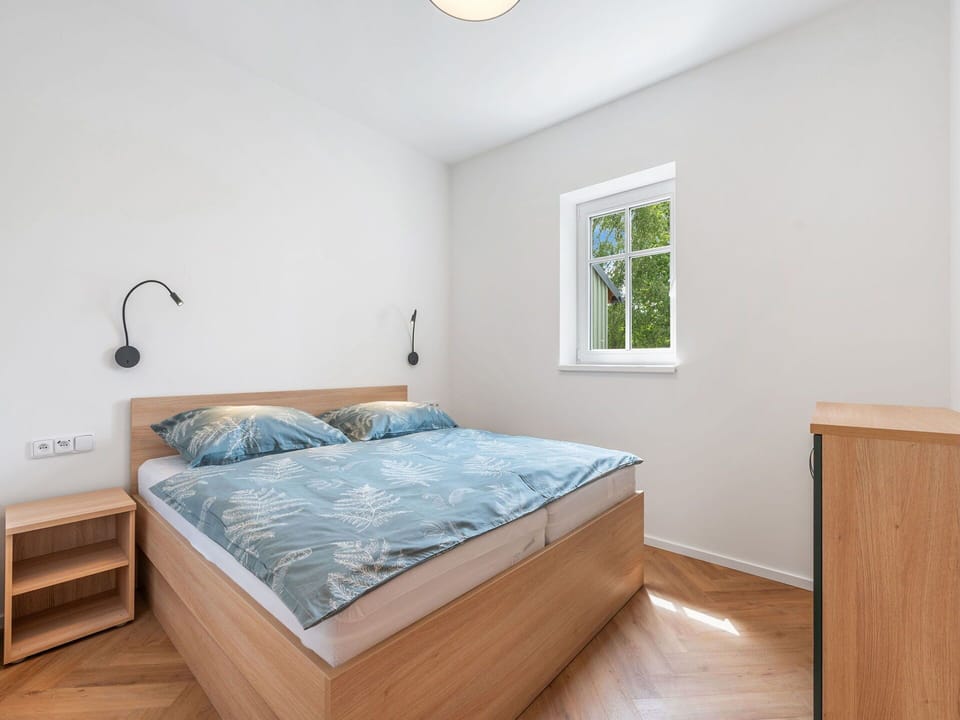 Bedroom, Wood, Bed, Interior Design, Flooring, Floor, Ceiling, Bedding, Bed Frame, Bed Sheet