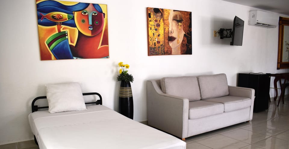 Comfort Room | Minibar, in-room safe, blackout drapes, free WiFi