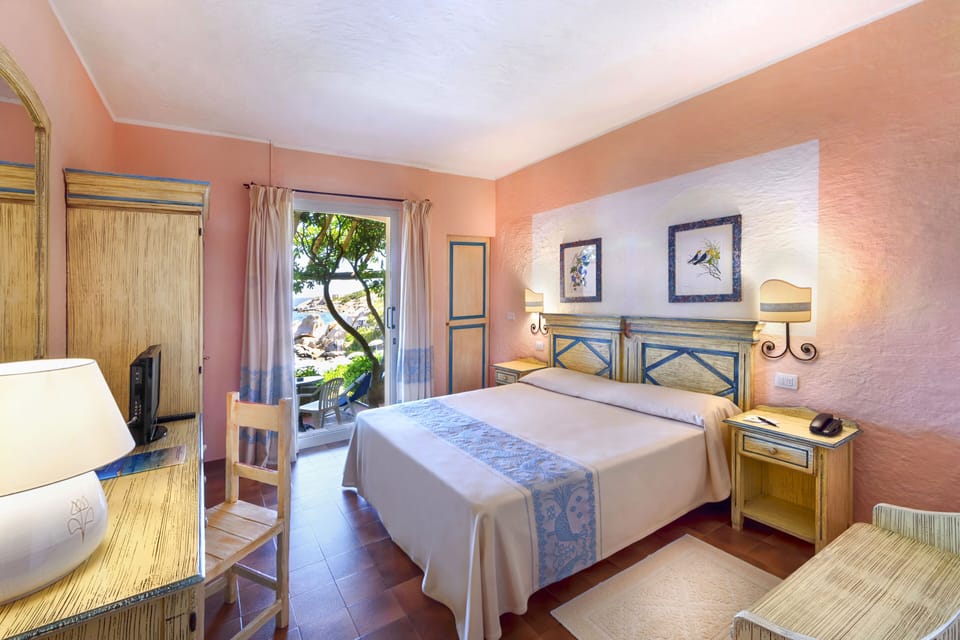 Frontal Sea View Room | Minibar, in-room safe, desk, free WiFi