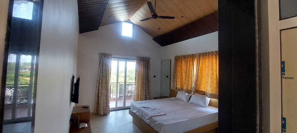 Deluxe Double Room, Mountain View | Free WiFi