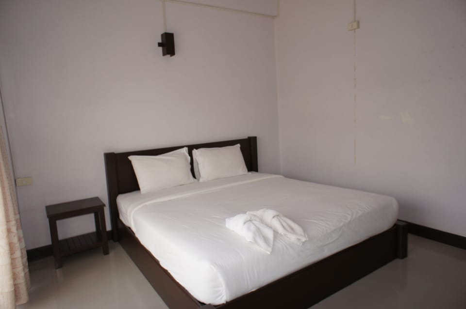 Double Room, Balcony | Desk, free WiFi
