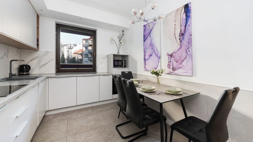 Apartment (41) | Private kitchen | Fridge, stovetop, electric kettle, cookware/dishes/utensils