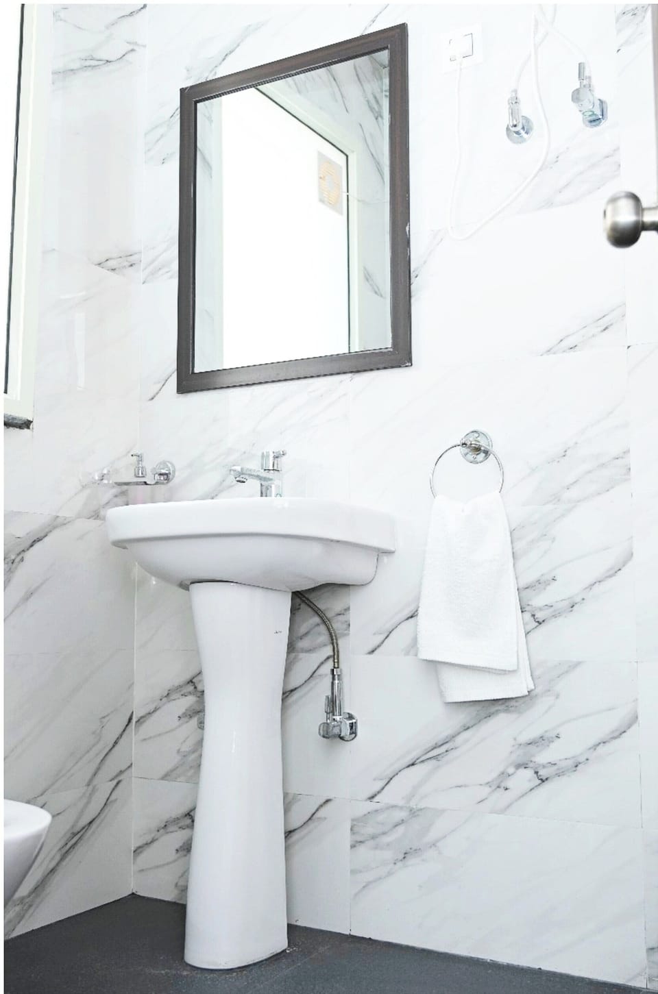 Superior Double Room | Bathroom | Shower, free toiletries, slippers, towels