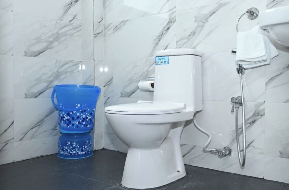 Superior Double Room | Bathroom | Shower, free toiletries, slippers, towels