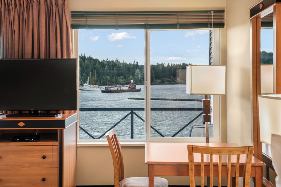 Glen Lyon Inn & Suites Hotel in Port Hardy