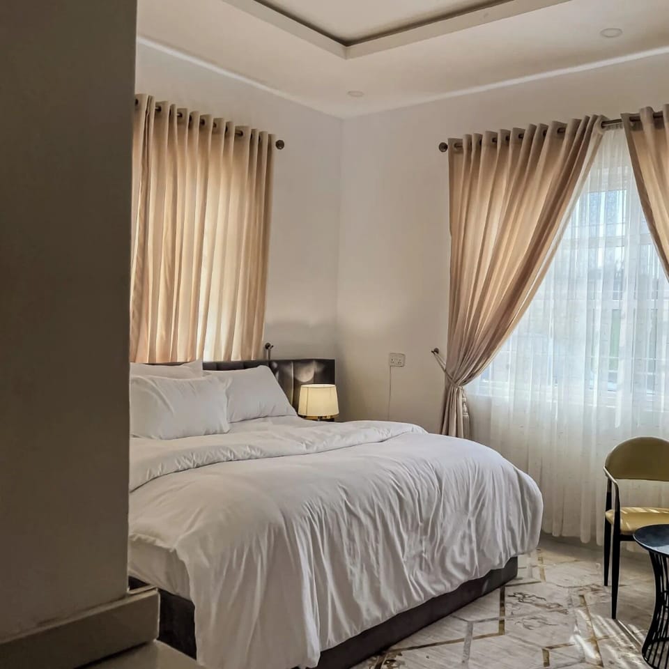 Comfort Room, Balcony, City View | Desk, laptop workspace, soundproofing, free WiFi
