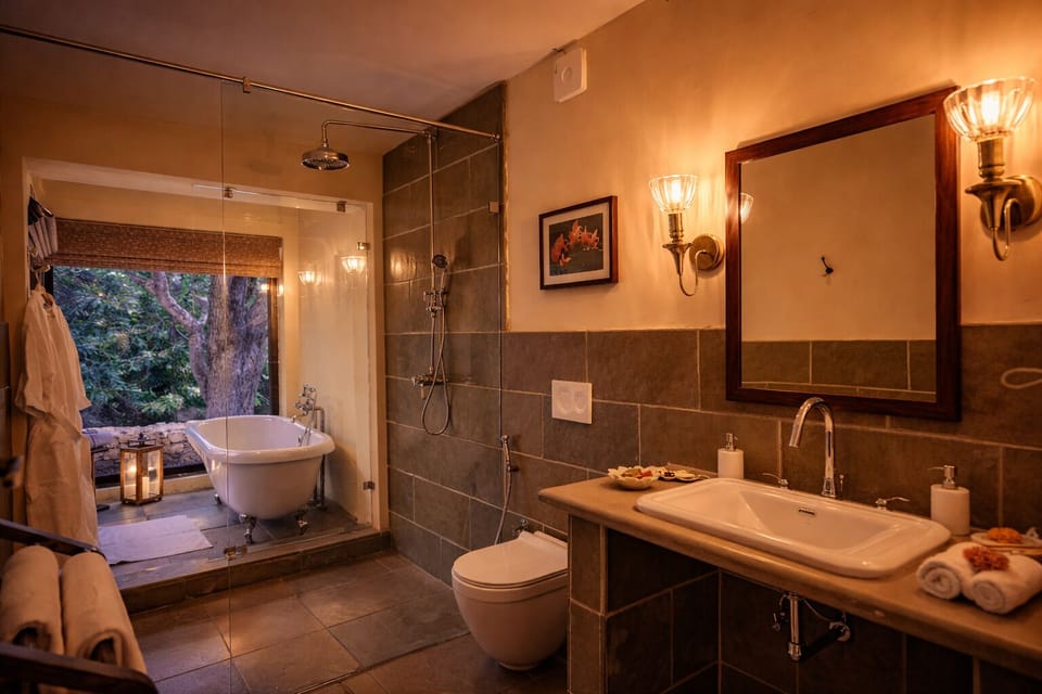 Jungle Cottage with Bathtub | Bathroom | Shower, free toiletries, towels, soap
