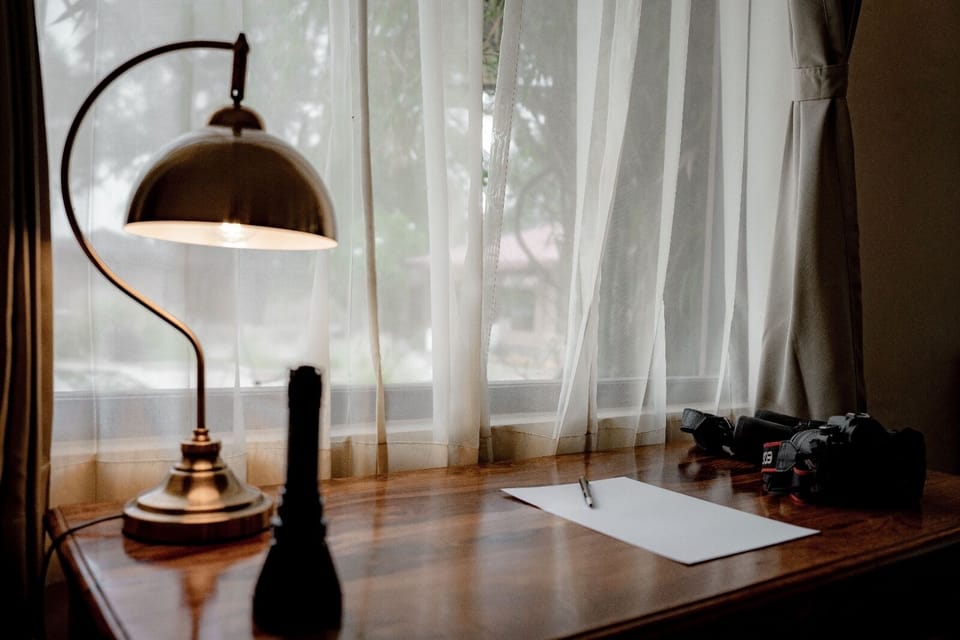 Jungle Cottage with Bathtub | Desk