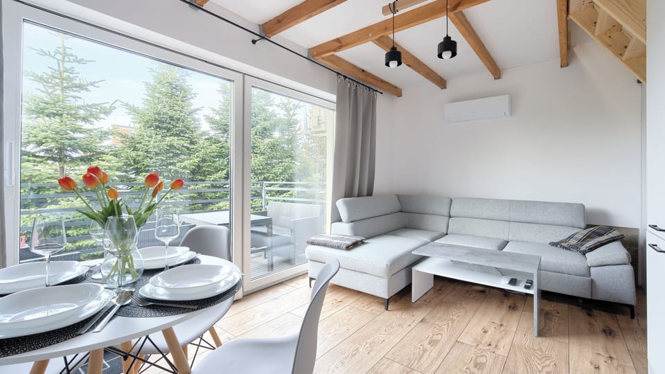 Apartment (10) | Living area | Flat-screen TV