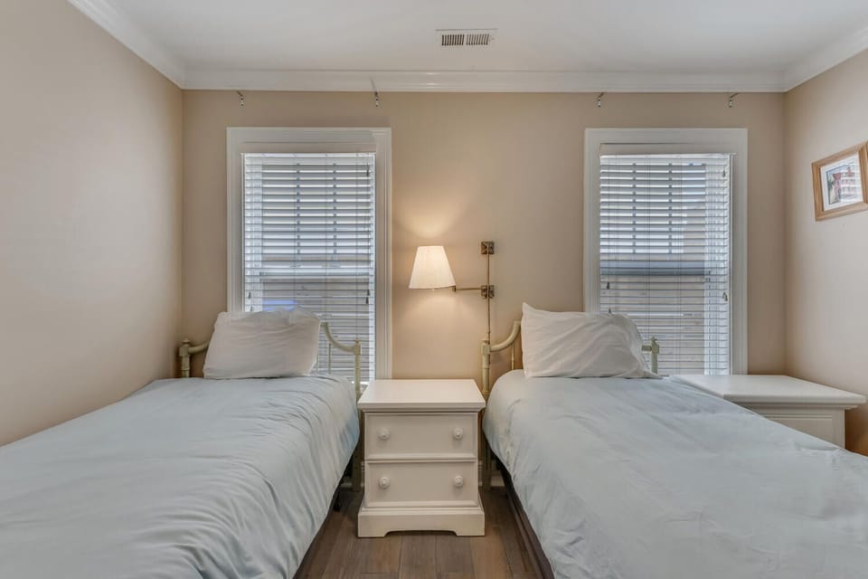 The Pelican-Bedroom 5