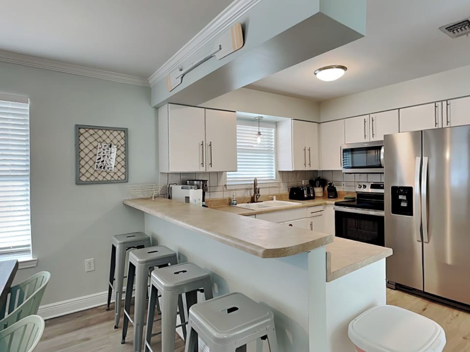 Breakfast Bar, First Floor