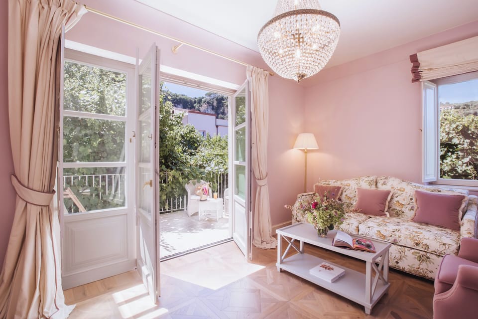 Luxury Suite | Living area | 25-inch flat-screen TV with digital channels, Netflix