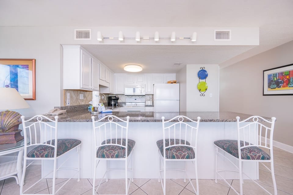 Condo, 3 Bedrooms | Private kitchen | Coffee/tea maker, fridge, oven