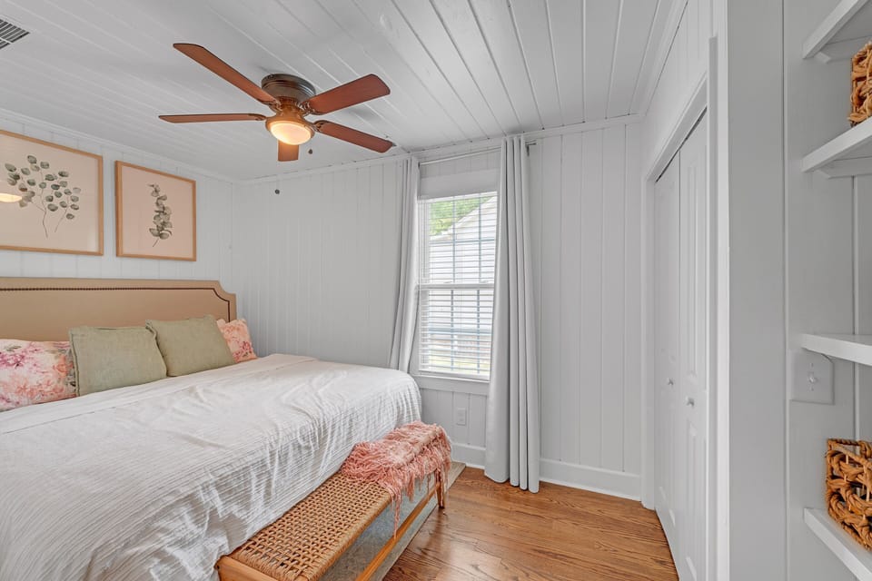 Bungalow, 4 Bedrooms | 3 bedrooms, desk, laptop workspace, iron/ironing board