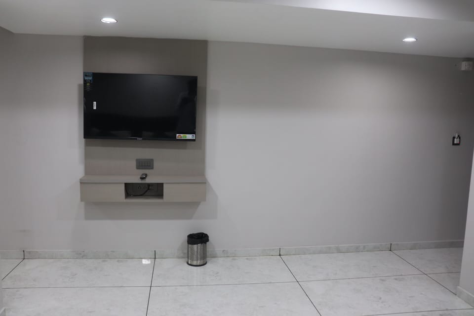 Deluxe Room, City View | Laptop workspace, soundproofing, free WiFi