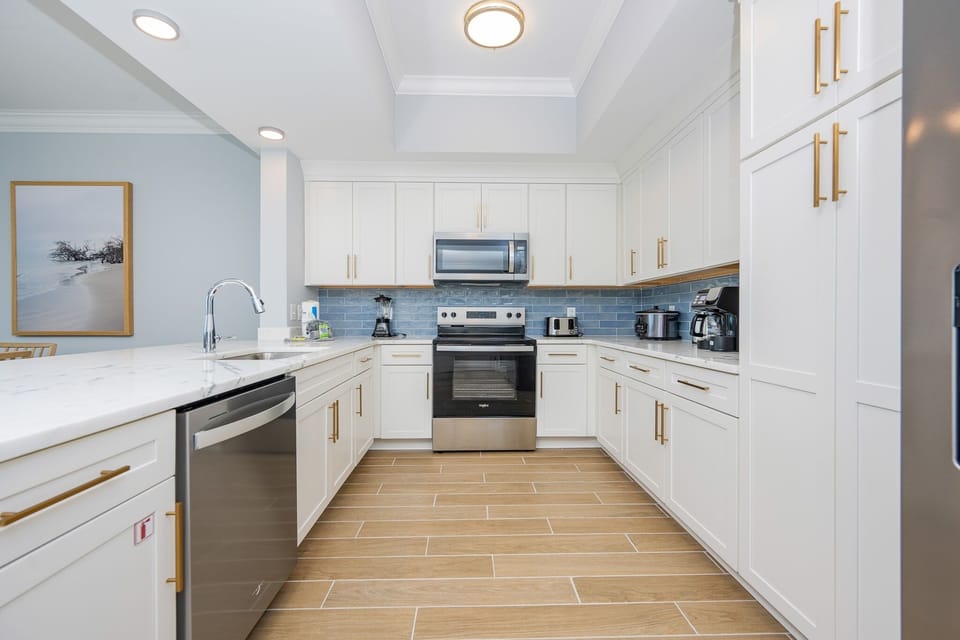 Condo, 3 Bedrooms | Private kitchen | Coffee/tea maker, fridge, oven
