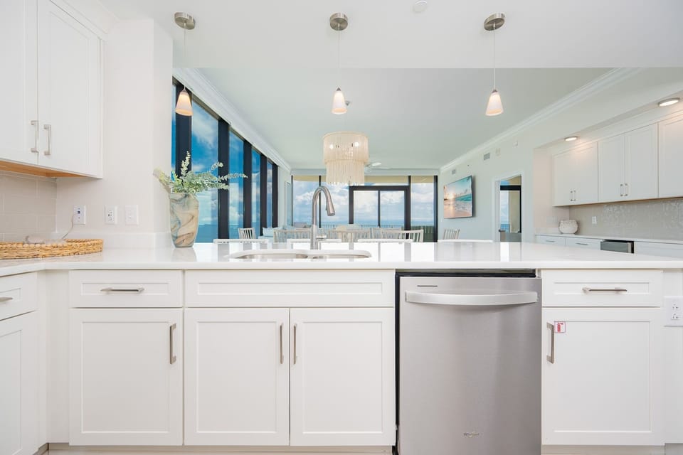 Condo, 4 Bedrooms | Private kitchen | Coffee/tea maker, fridge, oven