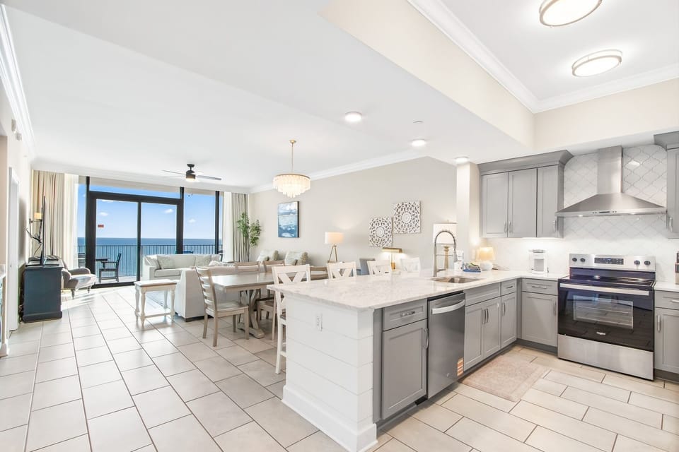 Condo, 3 Bedrooms | Private kitchen | Coffee/tea maker, fridge, oven