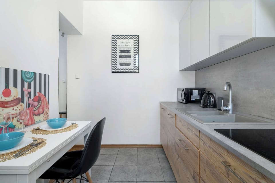 The dining area with designer chairs and colorful accents brings energy and lightness to the space.