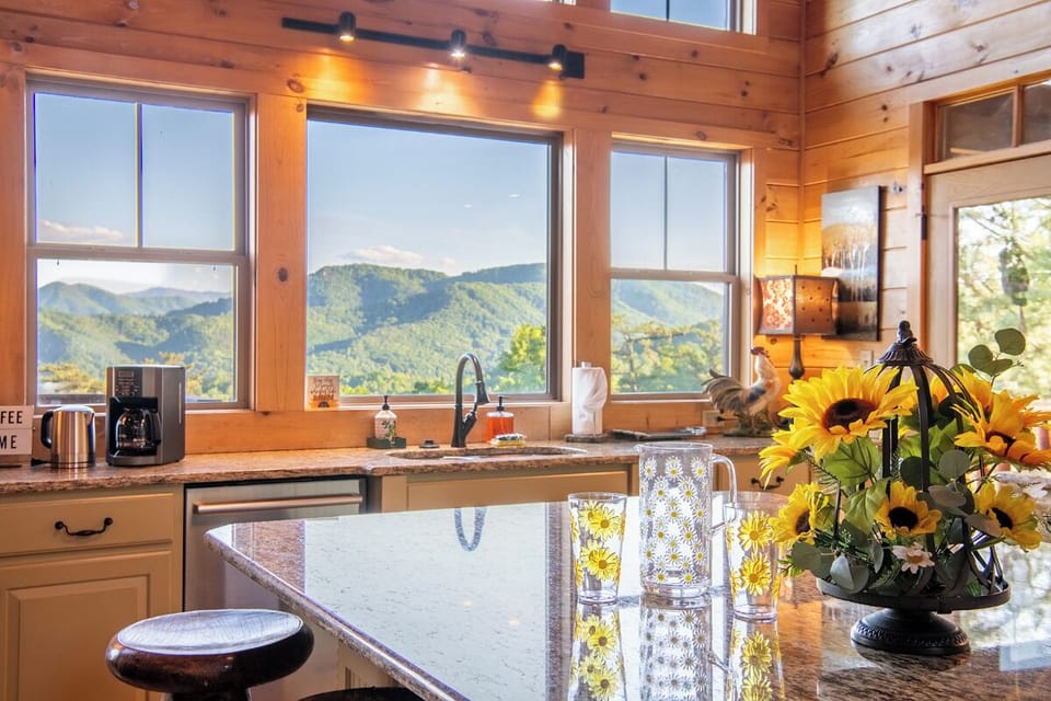 Sunflower Summit's fully-equipped kitchen