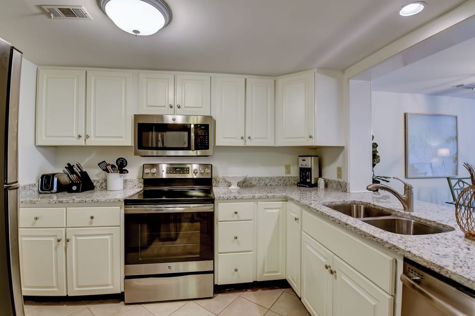Villa, Multiple Beds, Kitchen, Golf View (436 Plantation Club Villas) | Private kitchen | Coffee/tea maker, dining table