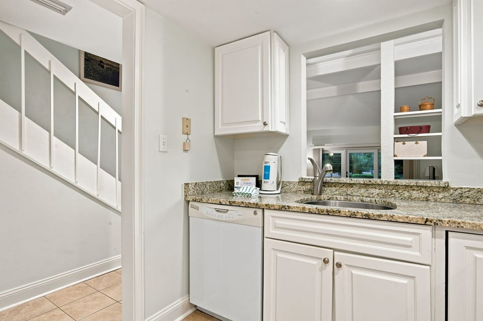 Villa, 1 King Bed, Kitchen, Garden View (298 Stoney Creek Villa) | Interior