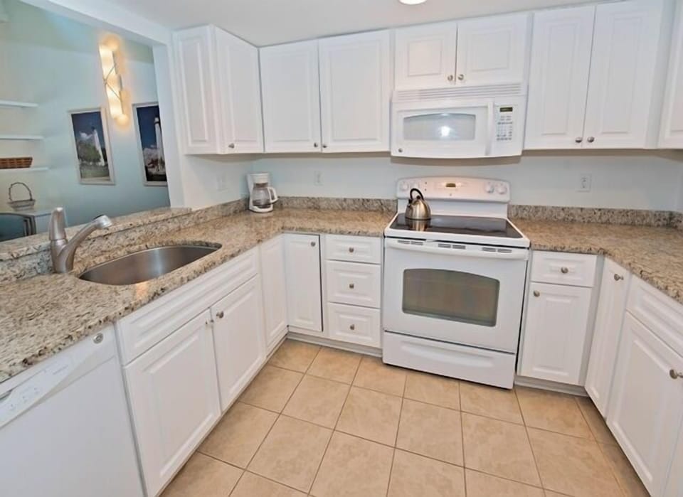 Villa, 1 King Bed, Kitchen, Garden View (298 Stoney Creek Villa) | Private kitchen | Coffee/tea maker