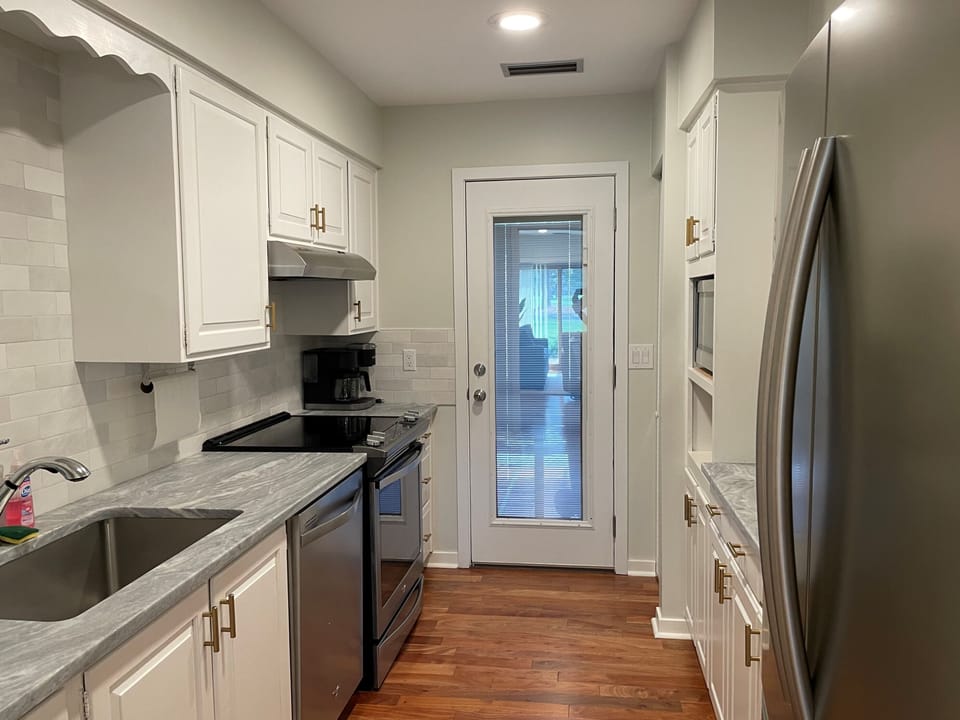 Villa, Multiple Beds, Patio, Golf View (149 Harbourwood Villa) | Private kitchen | Coffee/tea maker, dining table