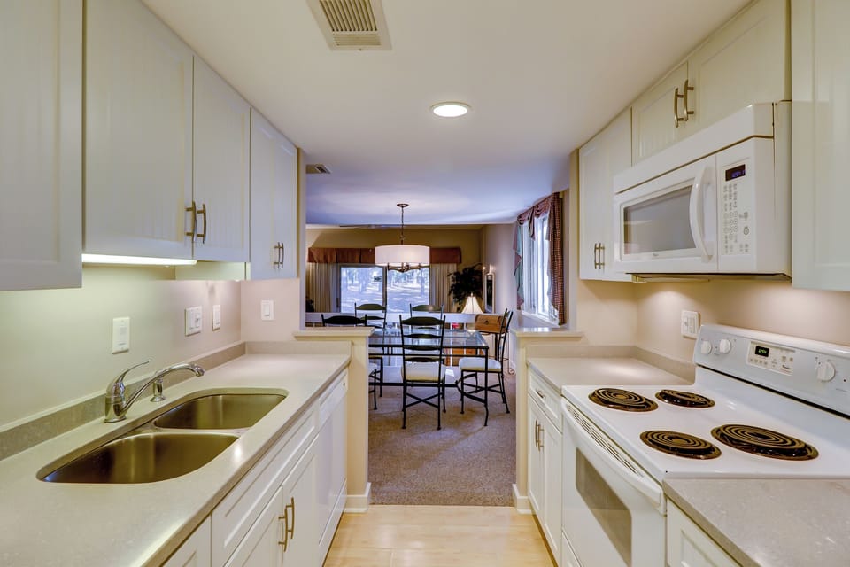 Villa, Multiple Beds, Kitchen, Garden View (238 Stoney Creek Villa) | Private kitchen | Coffee/tea maker, dining tables