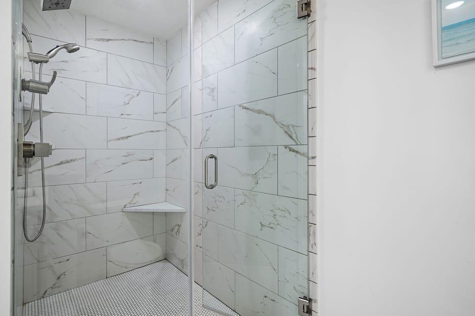 Upper Level King ensuite Bath Shower