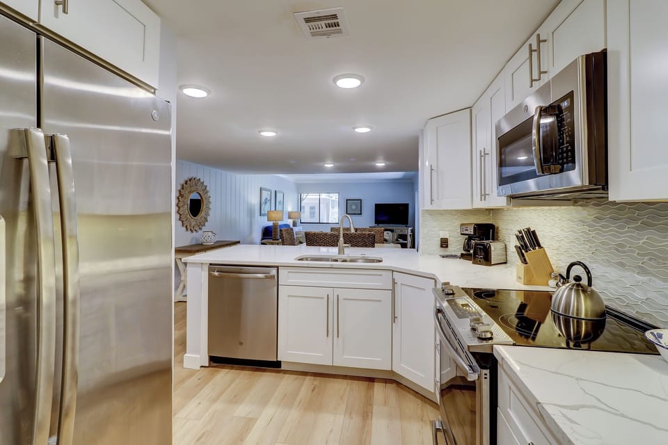 Villa, Multiple Beds, Kitchen, Golf View (461 Plantation Club Villas) | Private kitchen | Coffee/tea maker, dining table