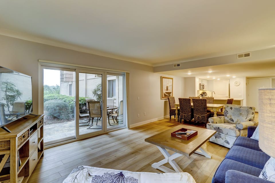 Villa, Multiple Beds, Kitchen, Golf View (461 Plantation Club Villas) | Living area | 42-inch flat-screen TV with digital channels