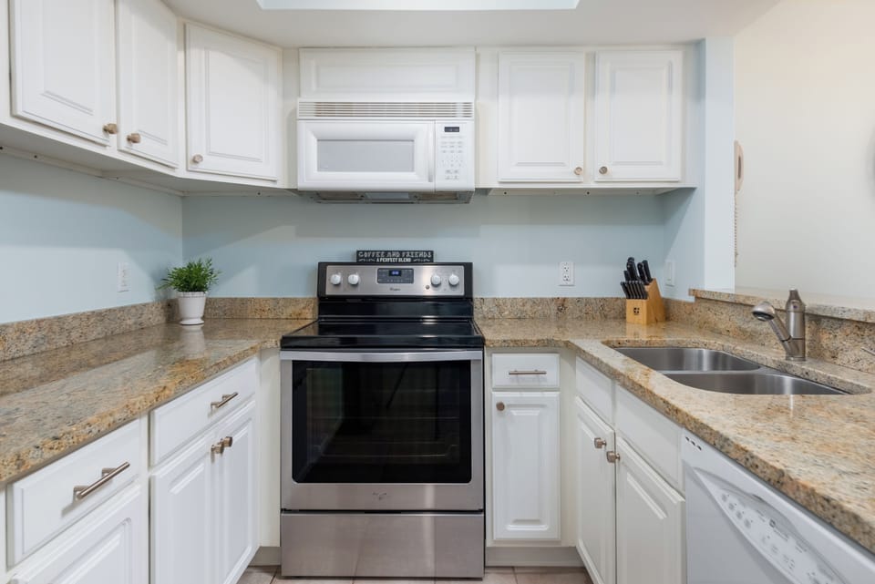 Coffee/tea maker, dining tables