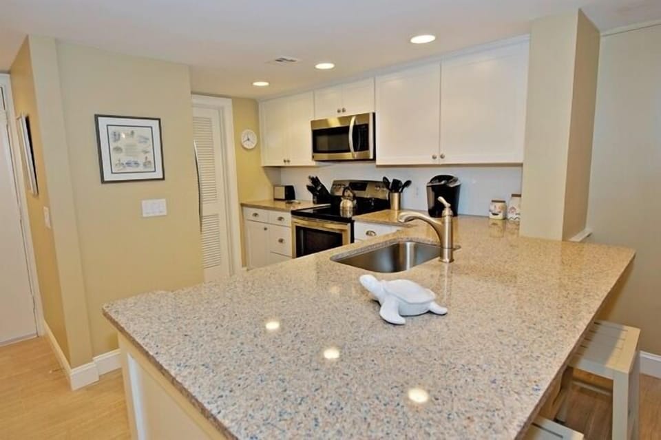 Villa, Multiple Beds, Kitchen, Golf View (481 Plantation Club Villas) | Private kitchen | Coffee/tea maker, dining table