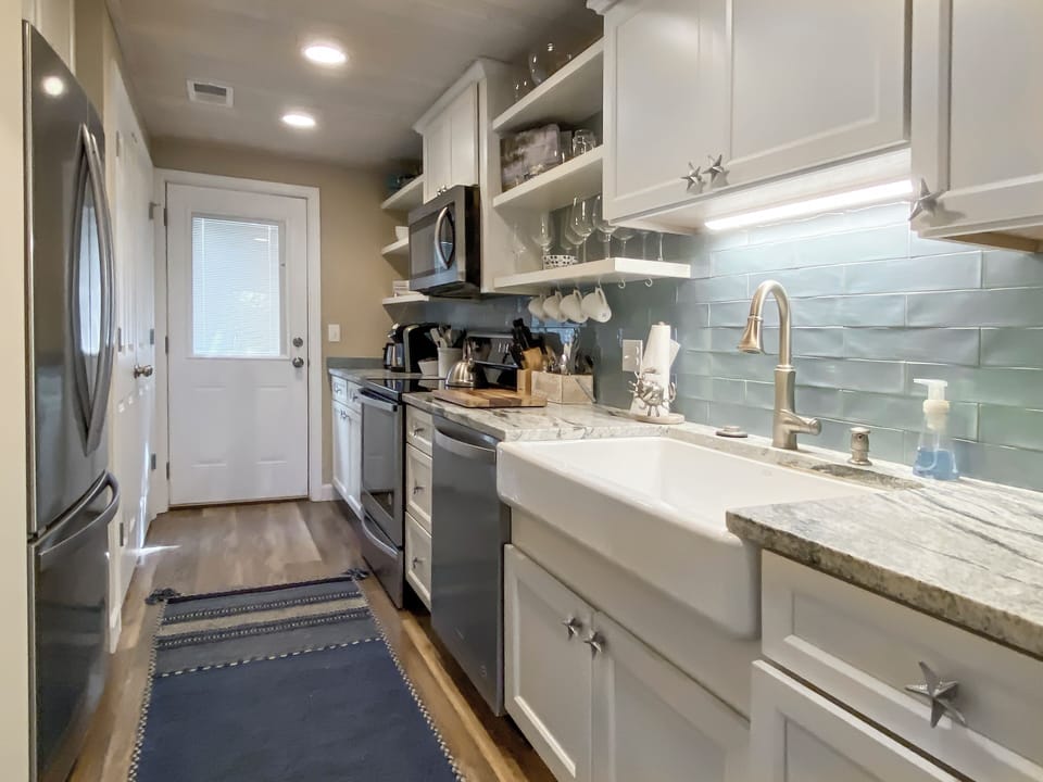 Villa, Multiple Beds, Kitchen, Garden View (709 Schooner Court) | Private kitchen | Coffee/tea maker, dining table