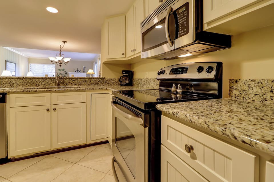 Villa, Multiple Beds, Kitchen, Garden View (467 Plantation Club Villas) | Private kitchen | Coffee/tea maker, dining table