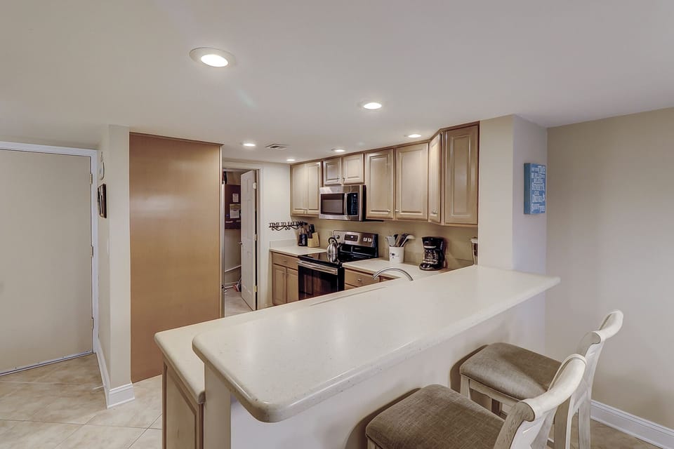 Villa, Multiple Beds, Kitchen, Golf View (477 Plantation Club Villas) | Private kitchen | Coffee/tea maker, dining table