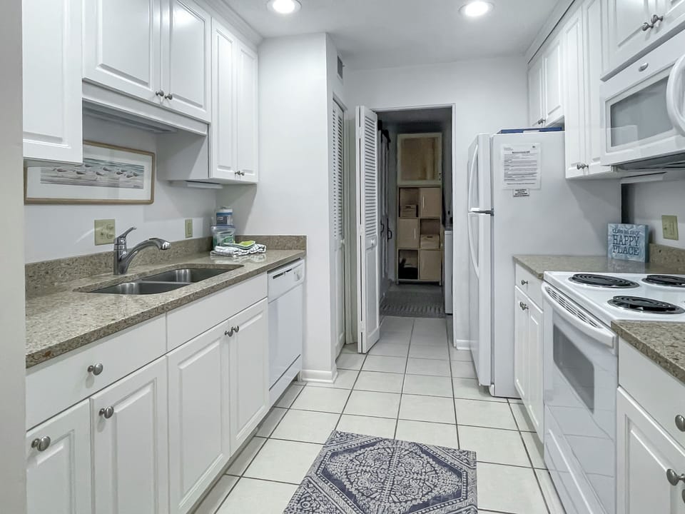 Coffee/tea maker, dining tables
