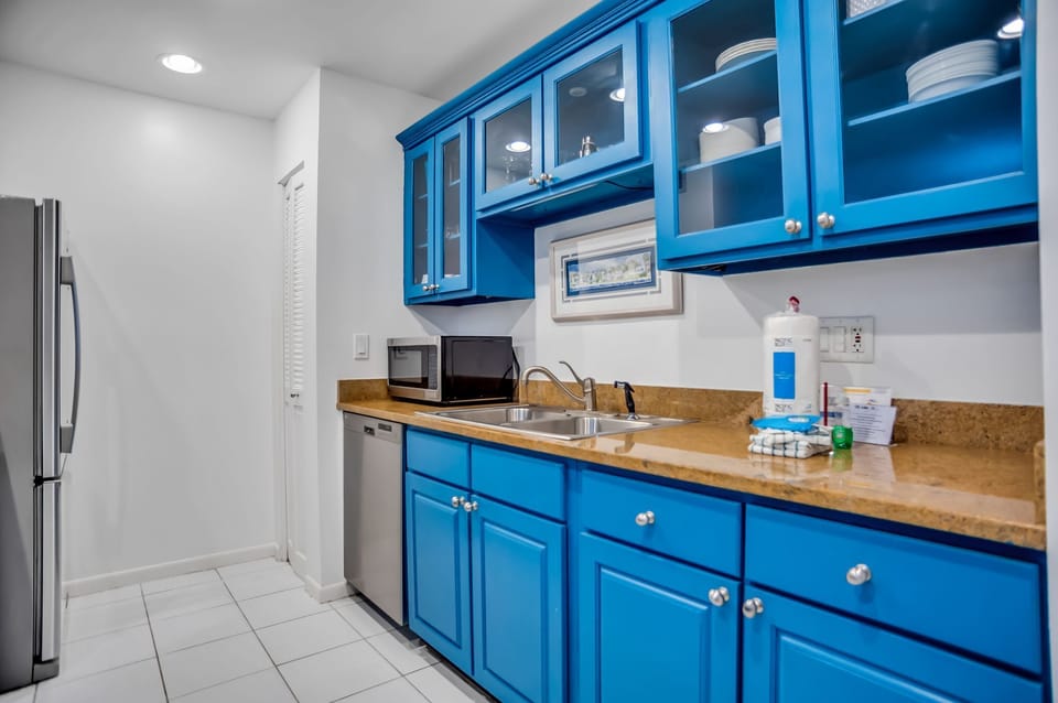 Villa, Multiple Beds, Kitchen, Garden View (908 Cutter Court) | Private kitchen | Coffee/tea maker, dining tables