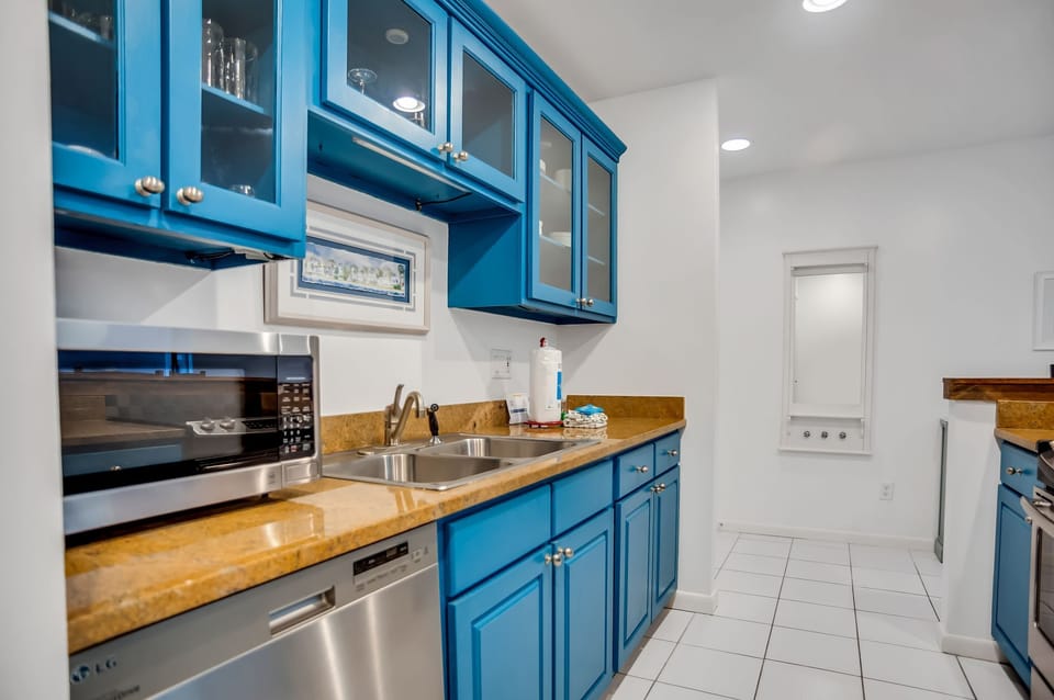 Villa, Multiple Beds, Kitchen, Garden View (908 Cutter Court) | Private kitchen | Coffee/tea maker, dining tables
