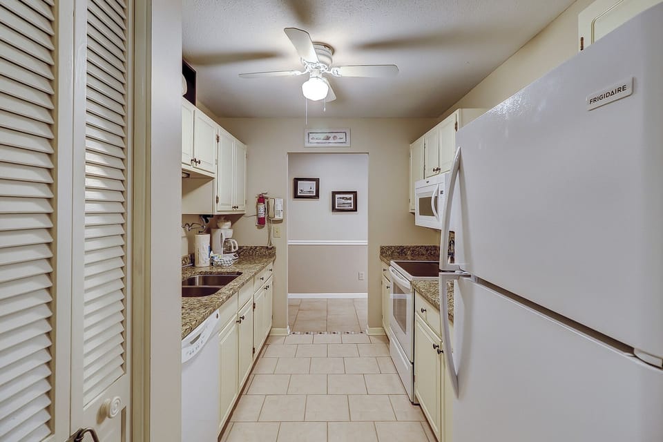 Villa, Multiple Beds, Kitchen, Golf View (929 Cutter Court) | Private kitchen | Coffee/tea maker, dining tables