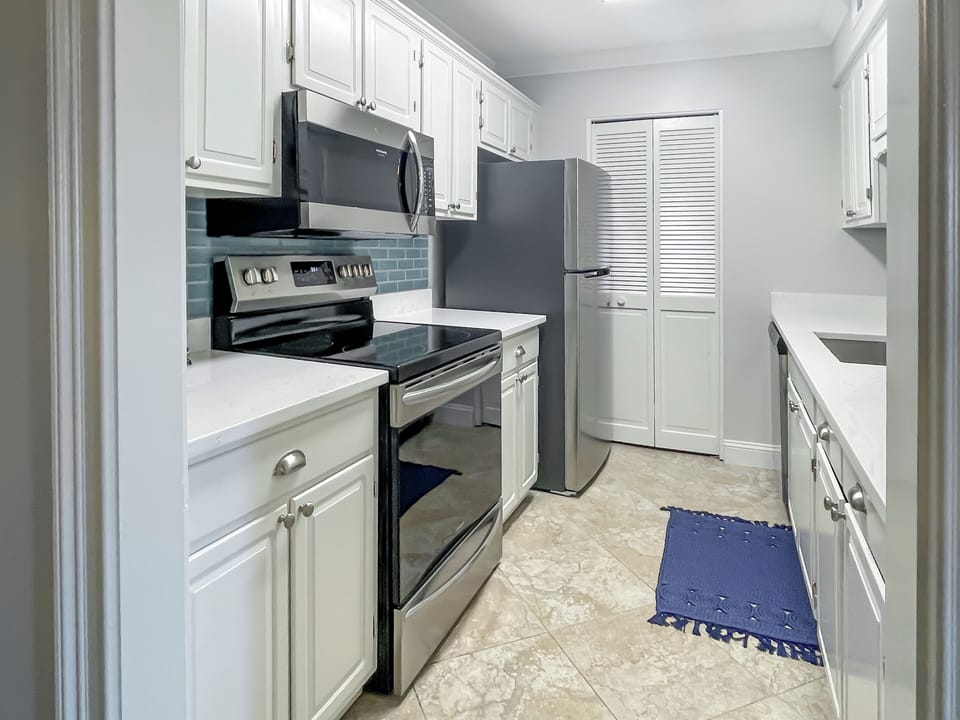 Coffee/tea maker, dining tables